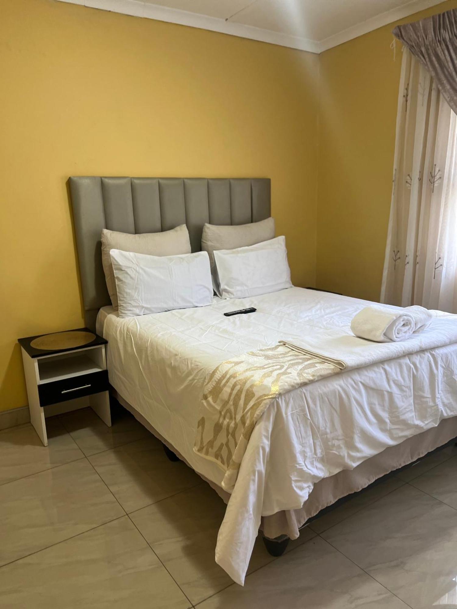 Nkguesthouse Ladysmith Exterior photo